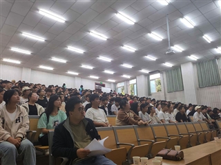 信息技術(shù)學(xué)院舉行2024級(jí)新生開學(xué)典禮暨師生見面會(huì)