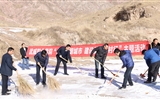 行政第二黨支部開展“創(chuàng)建文明城市，建設(shè)美麗鄉(xiāng)村行”主題黨日活動