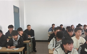 校長李海軍深入教學一線聽課 調(diào)研指導思政課教學工作