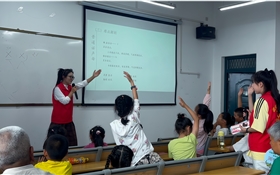 青春三下鄉(xiāng)∣童語同音  共筑未來——“聲潤?quán)l(xiāng)土”志愿服務團開展社區(qū)兒童推普特色活動